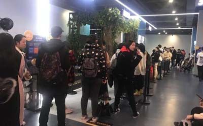 南昌VR虛擬現(xiàn)實(shí)體驗(yàn)館開業(yè)大排長龍